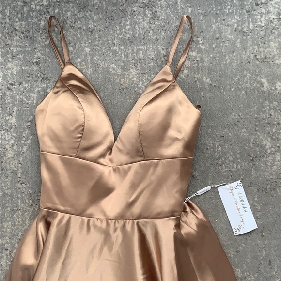 Stunning bridesmaid or PROM dress - Picture 2 of 4